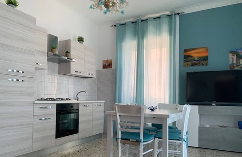 Paola Apartment | Quiet apartment a stone's throw from the sea