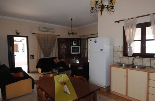 Kamari Apartment | QUIET APARTMENT - GEORGE 1