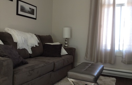Pointe Claire Apartment | Quiet apartment in Pointe-Claire Village near water