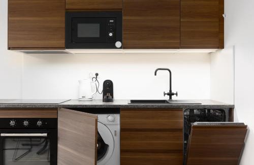 Prague 2 Apartment | Quiet apartment in the city center near the metro with with balcony and parking