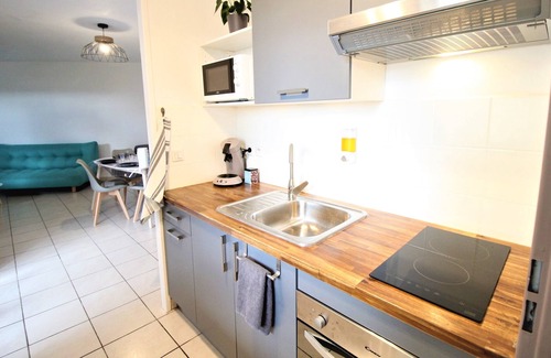 Carcassonne Apartment | Quiet Apartment, Parking, Térasse, Lift, WIFI, Coffee.