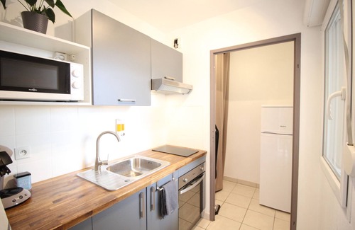 Carcassonne Apartment | Quiet Apartment, Parking, Térasse, Lift, WIFI, Coffee.