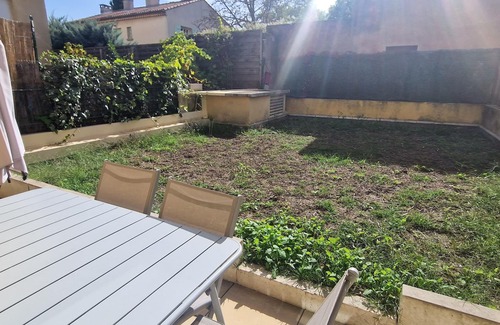 Venelles Apartment | Quiet apartment, sleeps 4, garden-wi-fi parking