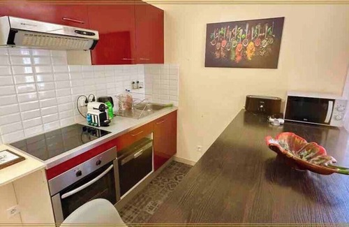 Sussargues Apartment | Quiet apartment : Swimming pool, jacuzzi, private garden and terrace