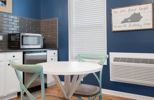 Brownsville House | Quiet Apartment