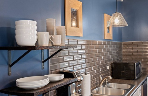 Brownsville House | Quiet Apartment