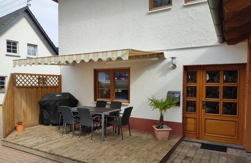 Ahrbruck Apartment | Quiet apartment with beautiful terrace and lawn.