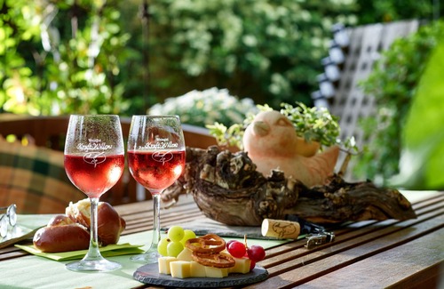 Veldenz Condo | Quiet apartment with balcony overlooking the vineyards for 2-4 people