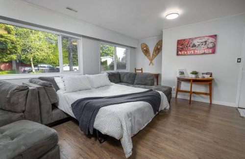 Maple Ridge House | Quiet Area Near Downtown Walkable To Cafes