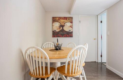 Maple Ridge House | Quiet Area Near Downtown Walkable To Cafes
