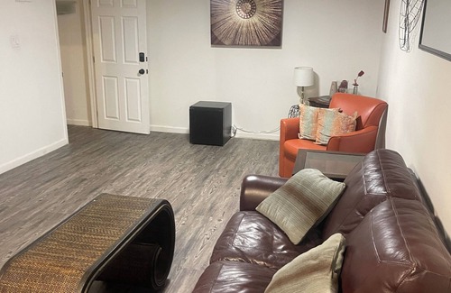 Aurora Apartment | Quiet basement apartment in cul de sac. 1600 squ feet great for small parties