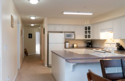 Harrison Hot Springs Condo | Quiet Beach front Condo - Beautiful views - Family or Couple orientated