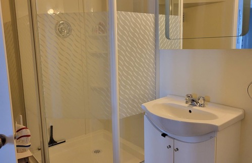 Grand Bay-Westfield Apartment | Quiet beachfront apartment on the majestic Grand Bay. 15 mins to Saint John. NB.