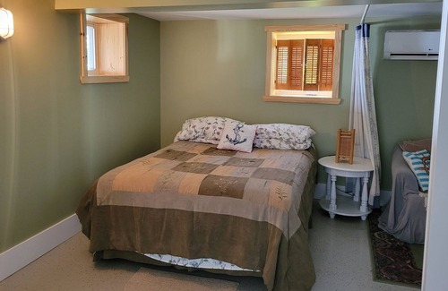 Grand Bay-Westfield Apartment | Quiet beachfront apartment on the majestic Grand Bay. 15 mins to Saint John. NB.