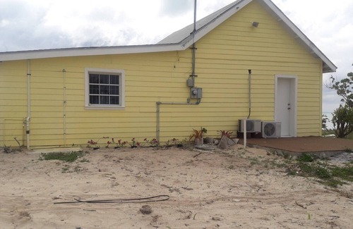 Adelaide Cottage | Quiet Beach Location