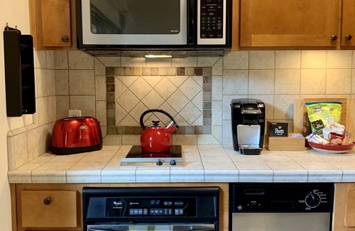 East Sacramento House | Quiet, Beautiful, East Sacramento Oasis - Walk to Coffee, Restaurants and Shops