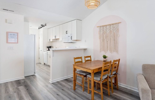 Wilmington House | Quiet Boho Townhouse; 15 Min to Beach