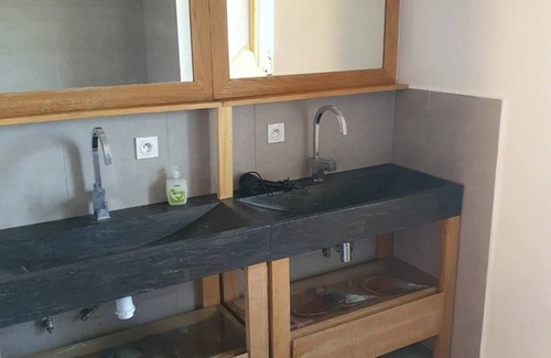 Neydens Bed & Breakfast | Quiet break Spacious room for rent in Neydens, near Geneva