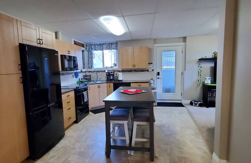 Prince George House | Quiet & Bright - 1King Bed - 1Bath - WiFi - Find your Aloha @ Sommerville Sweet!