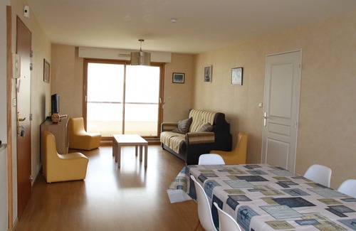 Port-Louis Apartment | Quiet, bright apartment on the Brittany seafront, 1 minute's walk from the beach.