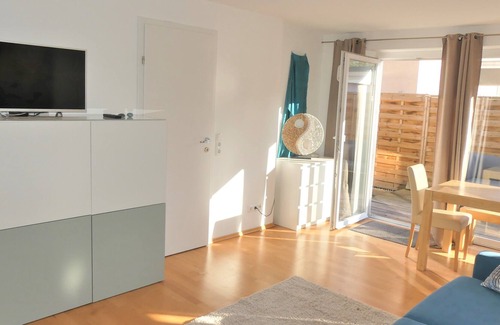 Leopoldskron-Moos Apartment | Quiet, bright, sunny 2-room apartment, best facilities, great terrace, wheels