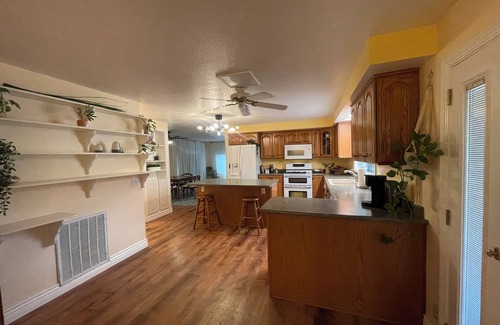 Red Bluff House | Quiet bungalow! 5min from I-5, hwy 36 & hwy 99 — 4min to Red Bluff Fairgrounds