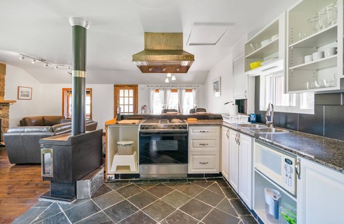 Fort Erie Cabin | Quiet cabin 12 minutes from Crystal Beach - enjoy the beach, not the crowds!