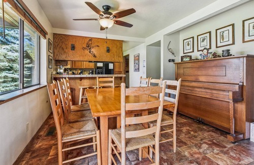 Montgomery Estates House | Quiet Cabin in Montgmery Estates with Large Backyard only minutes from the Epicenter of Tahoe!