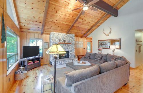 Lake Almanor Country Club House | Quiet Cabin with Deck Near Lake Almanor!