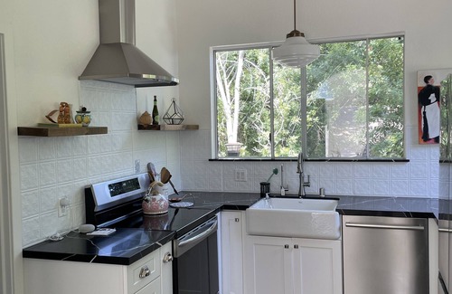 Mount Helix Cottage | Quiet Casita in natural setting 10 minutes to SDSU