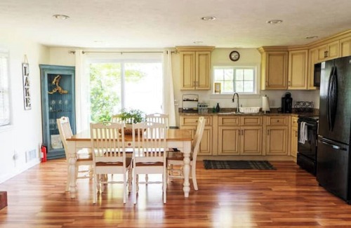 Oaks Corners Cottage | Quiet/charming 2-bedroom Sunset-Lake view cottage lovely Seneca lake, wine trail