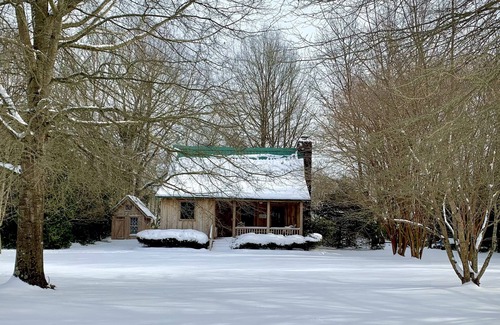 Pangburn Cabin | Quiet, Charming & Beautiful 2 Bedroom Cabin on the Little Red River