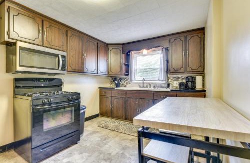 Cheektowaga House | Quiet Cheektowaga Retreat 23 Mi to Niagara Falls!