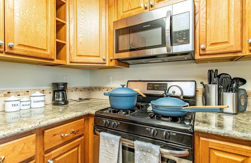 Valencia Condo | Quiet, City Center Condo - 1 Mile from Hospital