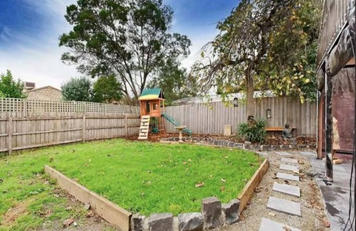 Chelsea House | Quiet clean house near some of Melbourne Best beaches