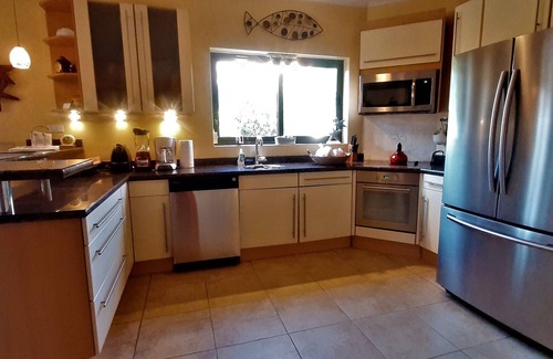 Gold Coast House | Quiet, Clean & Modern Townhouse at Gold Coast with 'Welcome Breakfast kit' incl.