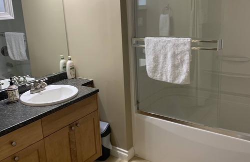 Crawford House | Quiet, Close to beaches, large space