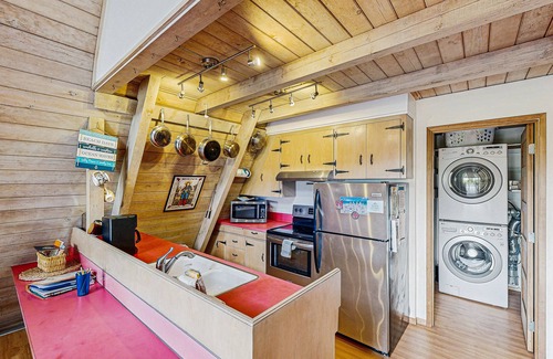 Neskowin House | Quiet Coastal Cabin Home with Private Hot Tub - Less Than a Block From Beach