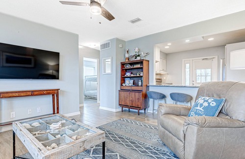 Ormond Beach Plaza House | Quiet coastal getaway with fenced yard, screened lanai, & central AC