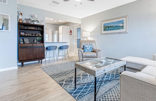 Ormond Beach Plaza House | Quiet coastal getaway with fenced yard, screened lanai, & central AC