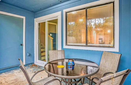 Atlantic Beach House | Quiet coastal townhome with fenced yard, firepit, AC, & W/D - dog-friendly