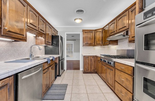 Columbus House | Quiet Comfort | Luxury | King Bed