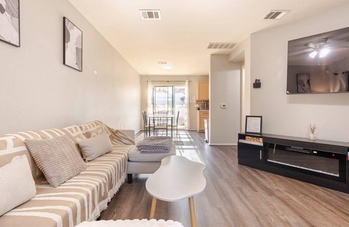 Mckinney Park East House | Quiet Comfort-Parking & Patio WiFi WD