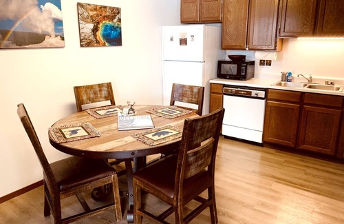 Horse Butte Condo | Quiet - Comfortable - Clean - Accommodation for 4 - Only minutes from YNP