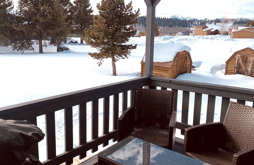 Horse Butte Condo | Quiet - Comfortable - Clean - Accommodation for 4 - Only minutes from YNP