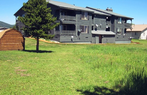 Horse Butte Condo | Quiet - Comfortable - Clean - Accommodation for 4 - Only minutes from YNP
