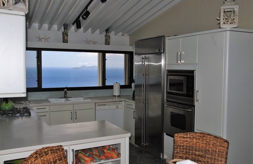 Rosendal Condo | Quiet & Comfortable 2 Bedroom Condo with Beautiful Panoramic Down Island Views