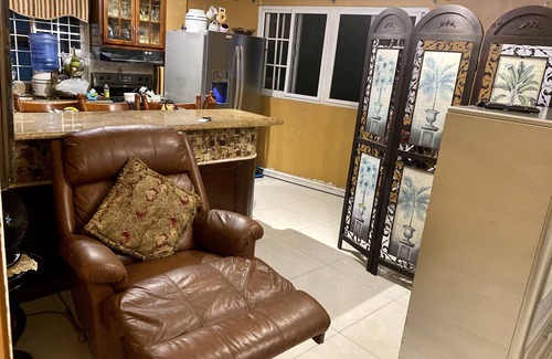 Eastwood Park Apartment | Quiet, Comfortable centrally located studio apt