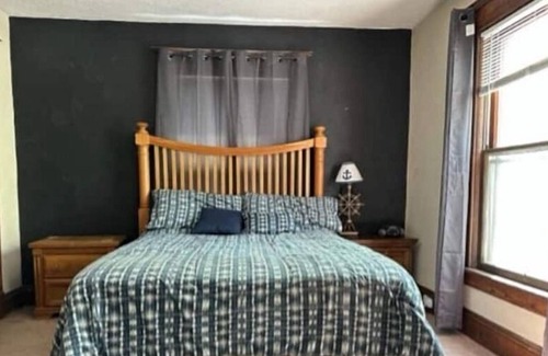 Midtown House | Quiet, Comfortable, Close.