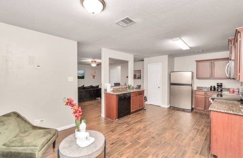 Southeast Houston House | Quiet Comfy Home near Hobby Airport